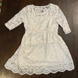 White lacy maternity shirt, small